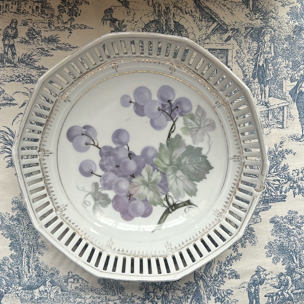 VINTAGE FRUIT BOWL BAVARIA  C S